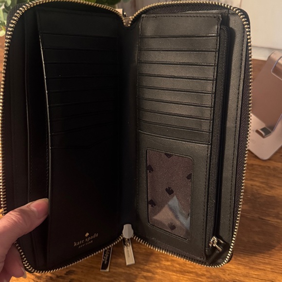 Kate Spade Staci Large
Carryall Beige Black Leather Wristlet K5786 Msrp $239 - Picture 11 of 11